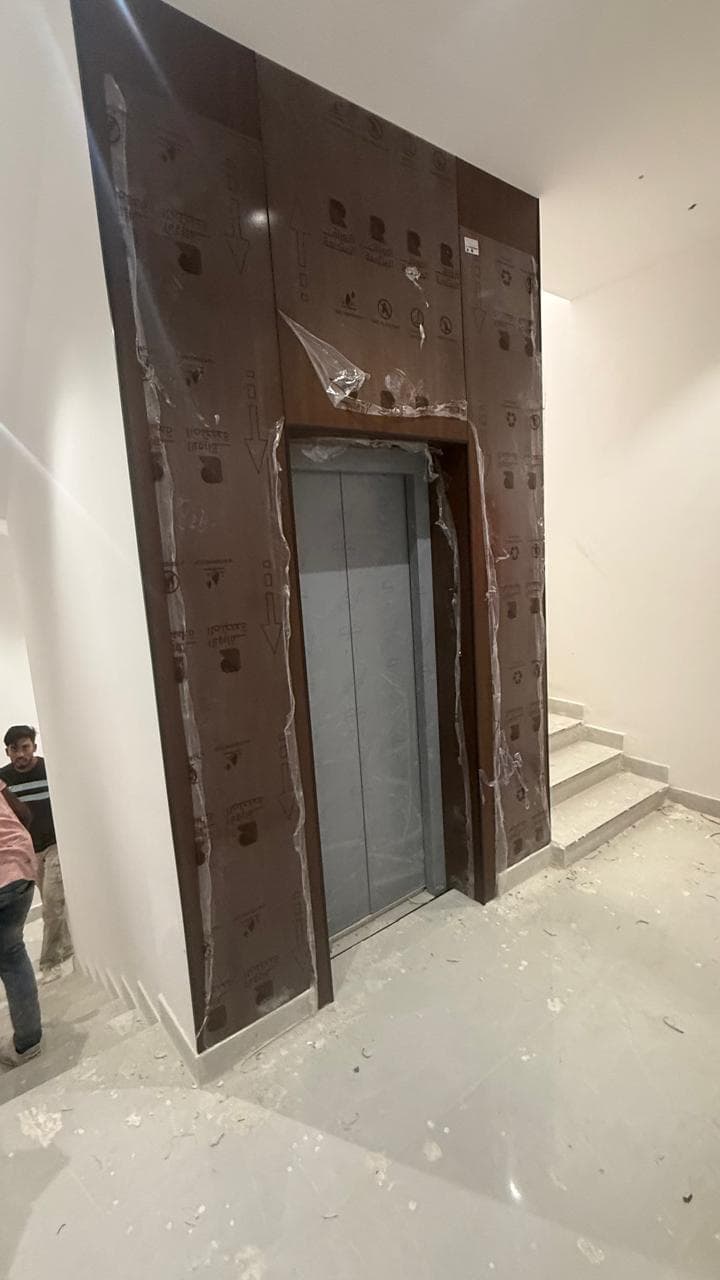 تكسية مدخل مصعد